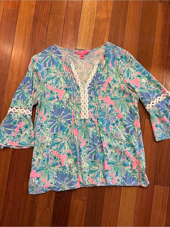 Lilly Pulitzer Tops - Lilly Pulitzer Pink, Blue & Green Floral V-Neck Tunic with Lace Trim